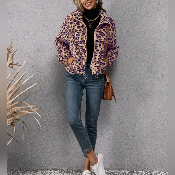 Wildly Stylish Leopard Zip-Up Jacket - Picture 7 of 8